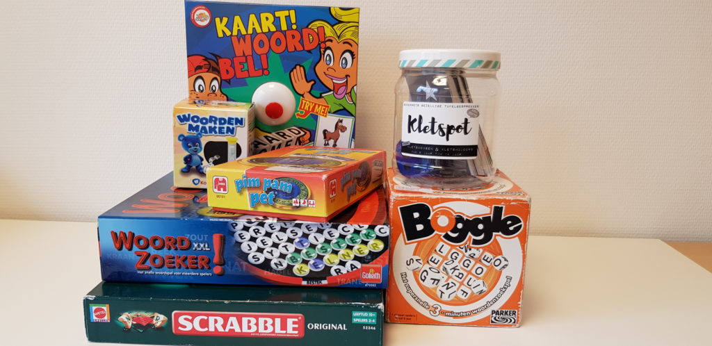 Lezen is niet alleen boeken lezen, ook spelletjes kunnen helpen bij lezen, zomerlezen en lezen in de zomervakantie.